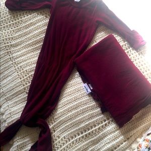 Ribbed knotted gown with matching swaddle blanket